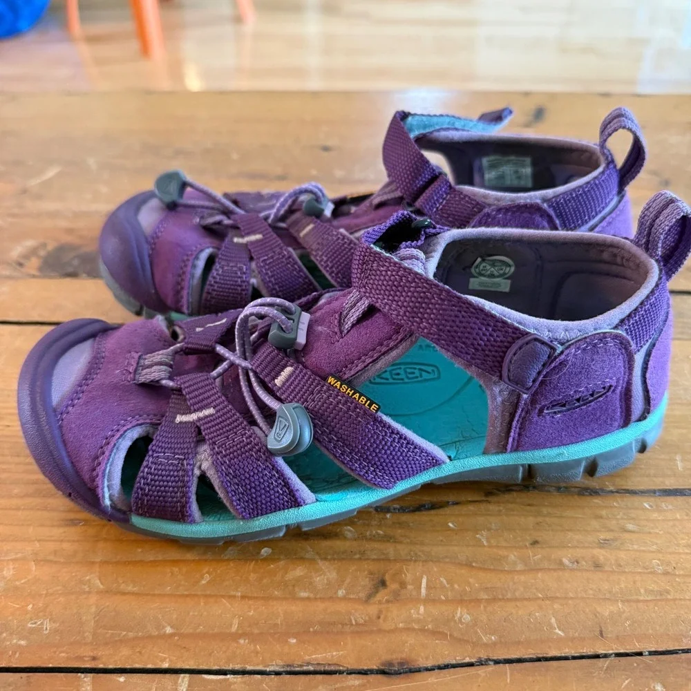 KEEN Kid's Seacamp II CNX Closed Toe Sandals Size 2 Watershoe Hiking Purple Gray